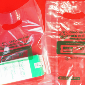 Alternative view of Bao PE trong, in 1 màu, xếp hông, có đục lỗ tay cầm